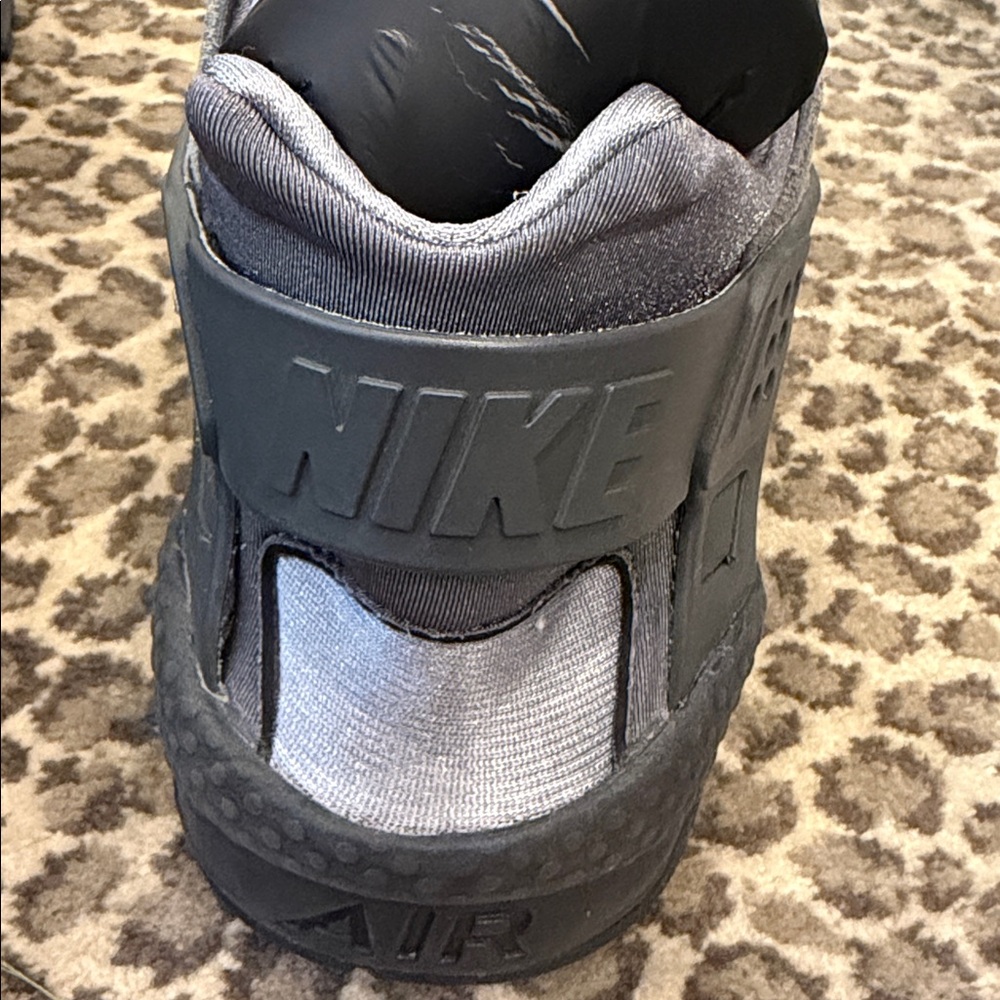 Nike Air Huarache Men's size 13 grey & Black Nike Sneakers. LOOK! - Picture 12 of 13